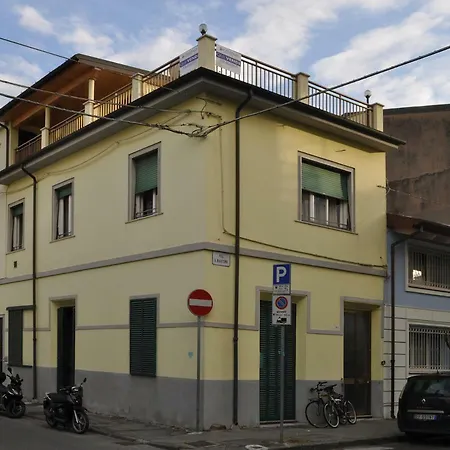 Elly's Terrace Apartment Viareggio