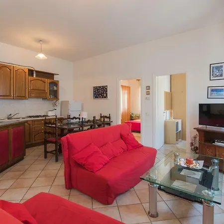 Elly's Terrace Apartment
